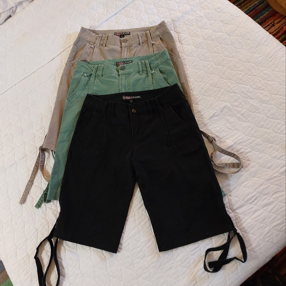 VOLCOM BUNDLE 3 PAIRS Y2K LONGER SHORTS - Picture 2 of 16